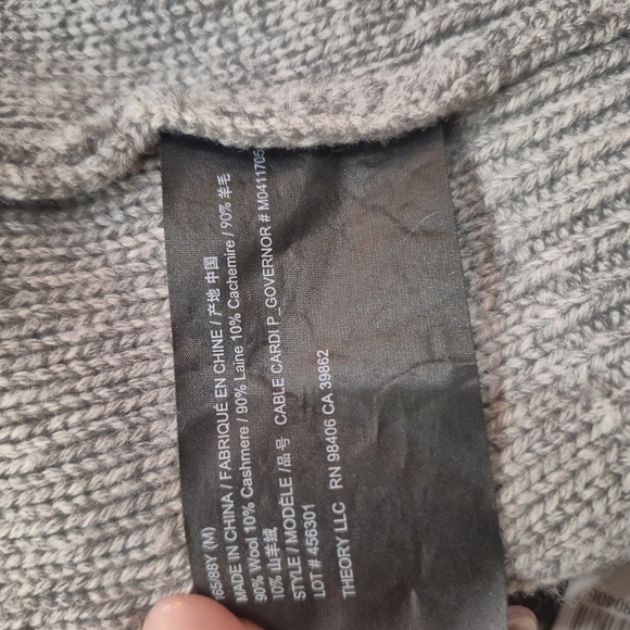 Theory Wool  V-Neck Button Cardigan Size Medium In Excellent Condition - Picture 8 of 8